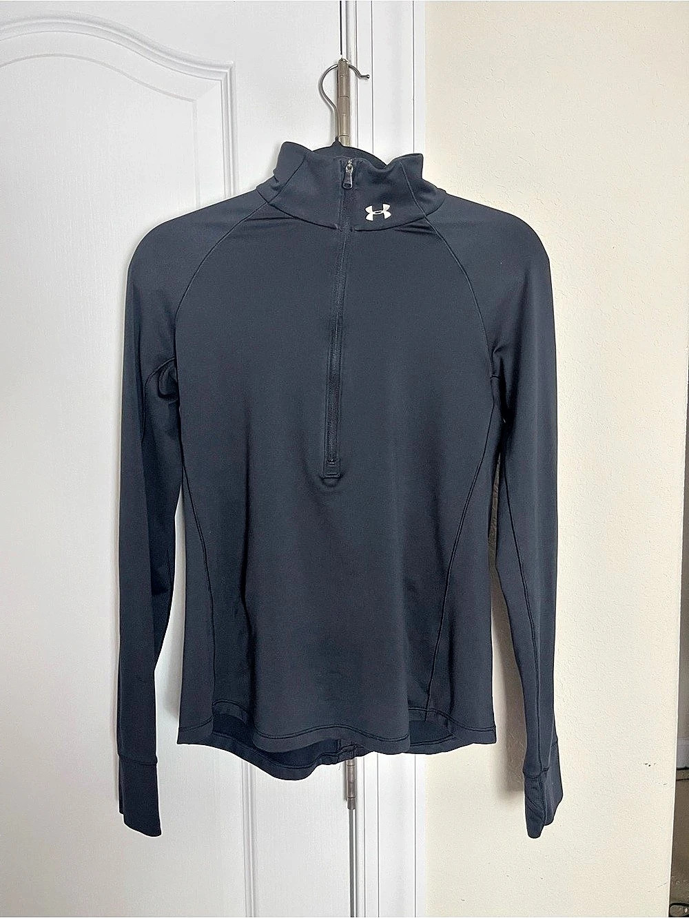 Under Armour Black Quarter-Zip Athletic Top Like New Size XS